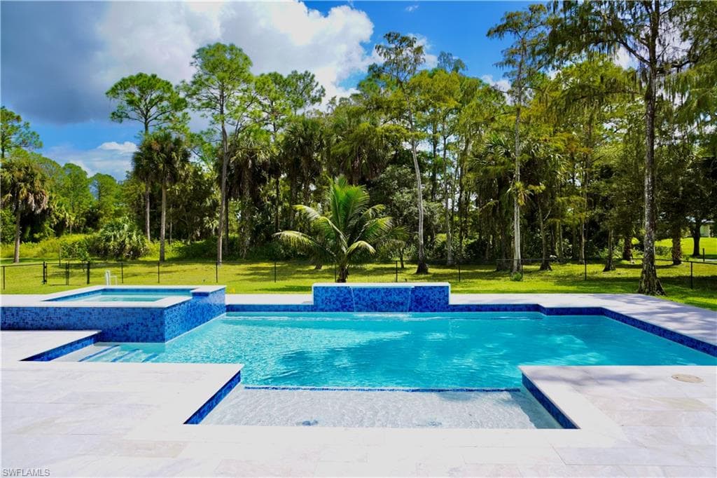 428 21st St SW, Naples, FL 34117-10
