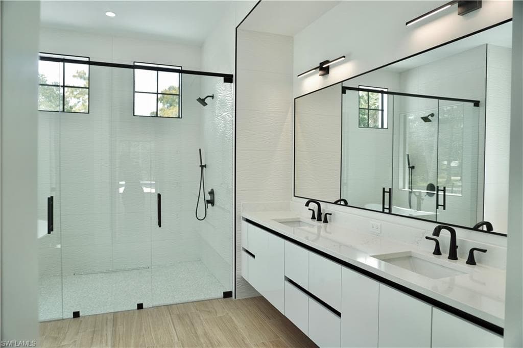 428 21st St SW, Naples, FL 34117-28