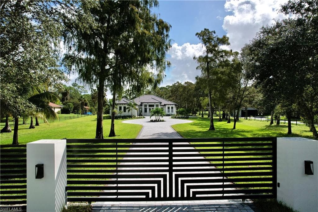 428 21st St SW, Naples, FL 34117-6