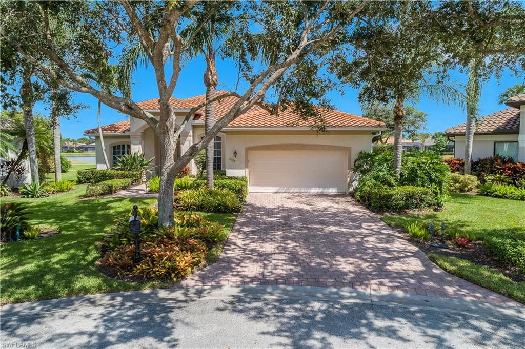8966 Appaloosa Ct, Naples, FL 34113-1