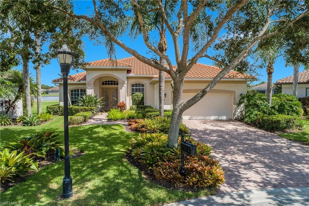 8966 Appaloosa Ct, Naples, FL 34113-3
