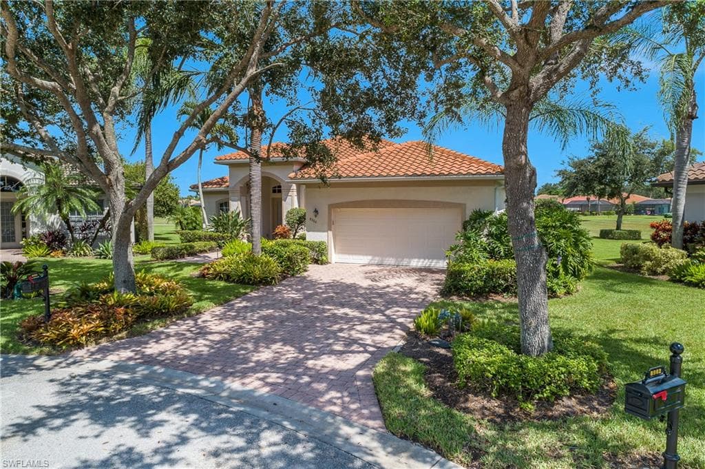 8966 Appaloosa Ct, Naples, FL 34113-6