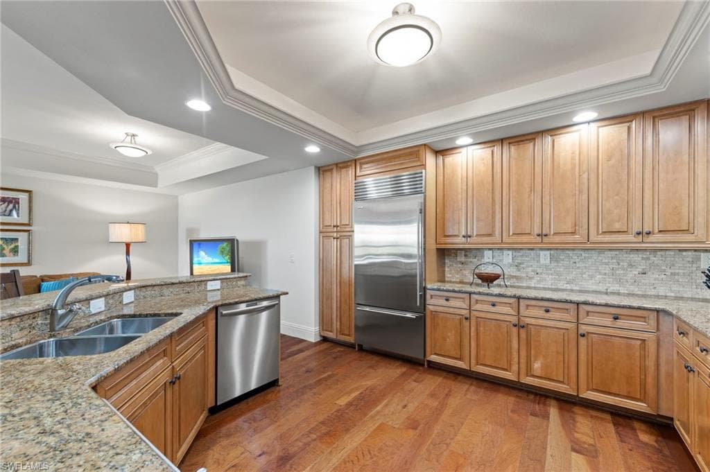 285 Grande Way 404, Naples, FL 34110-11