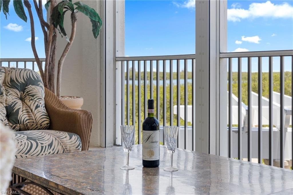 285 Grande Way 404, Naples, FL 34110-29