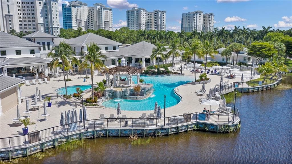 285 Grande Way 404, Naples, FL 34110-31