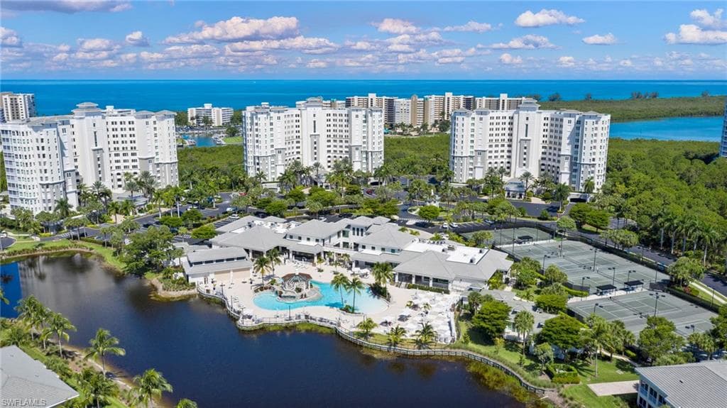 285 Grande Way 404, Naples, FL 34110-2