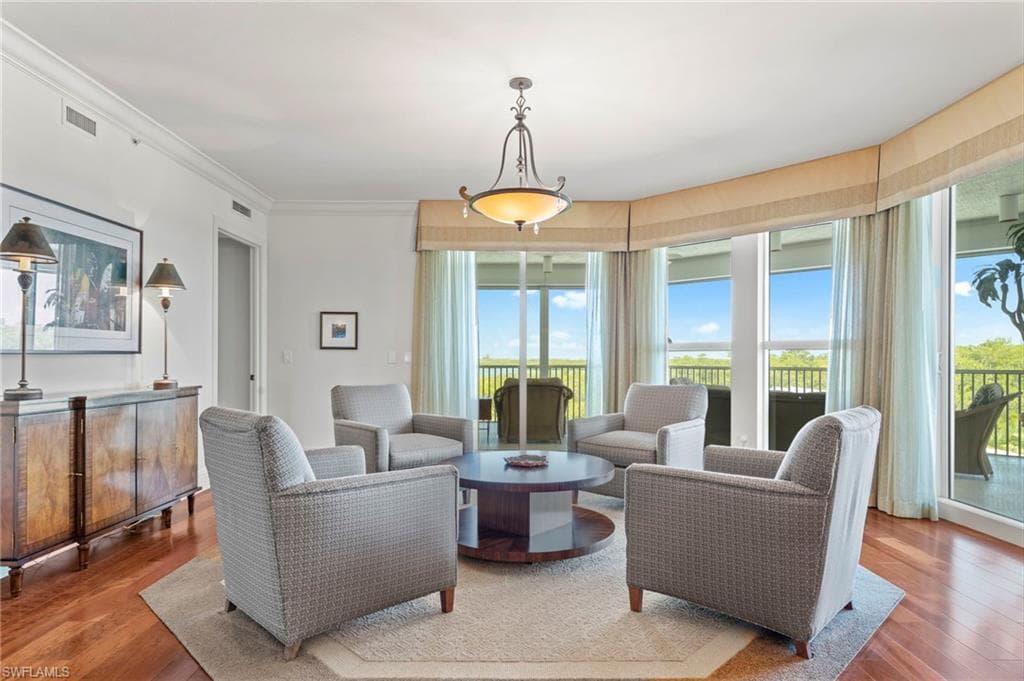 285 Grande Way 404, Naples, FL 34110-5