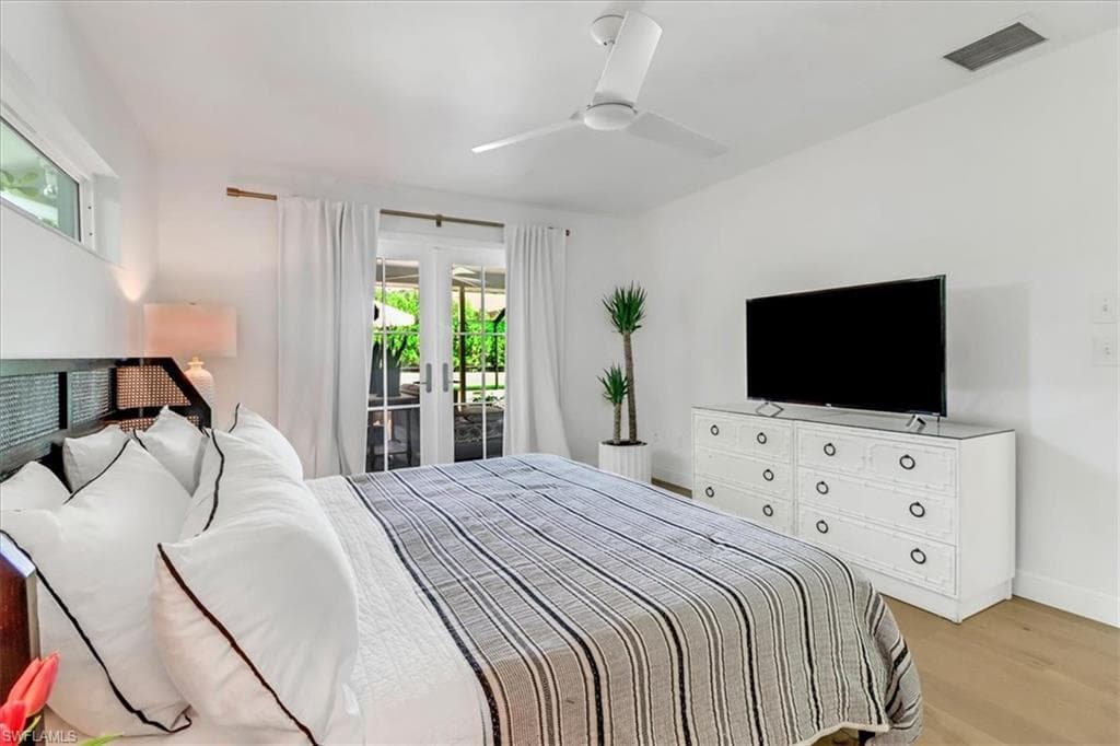 701 Harbour Dr, Naples, FL 34103-10