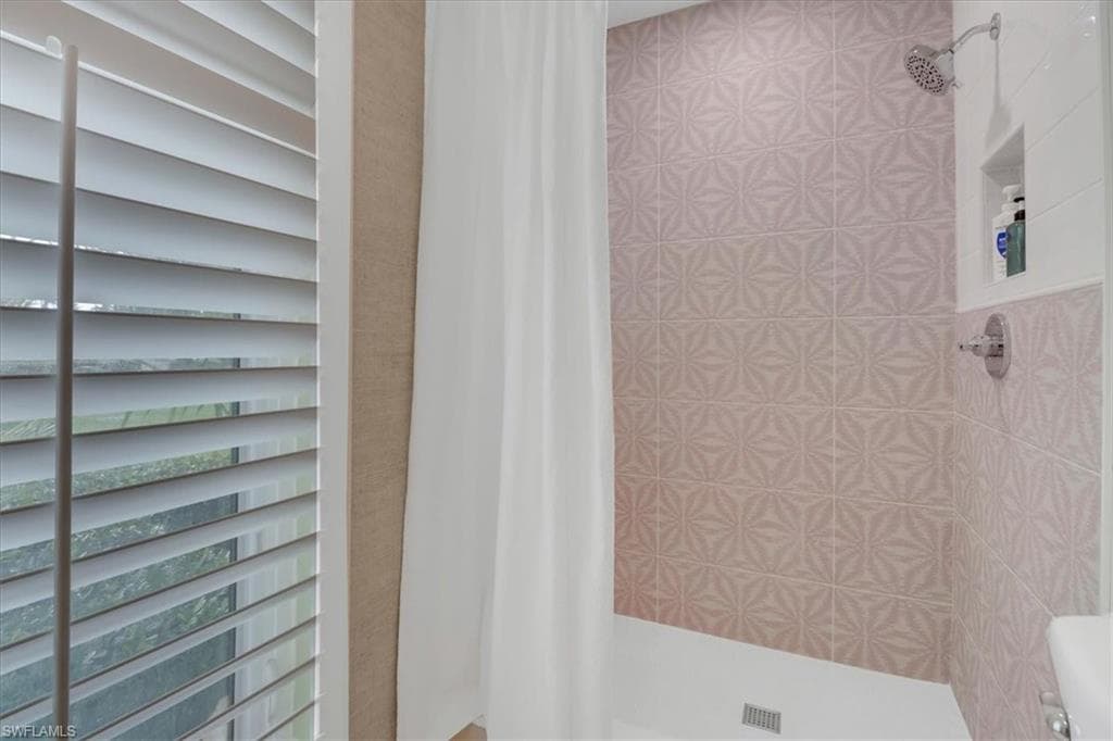 701 Harbour Dr, Naples, FL 34103-13