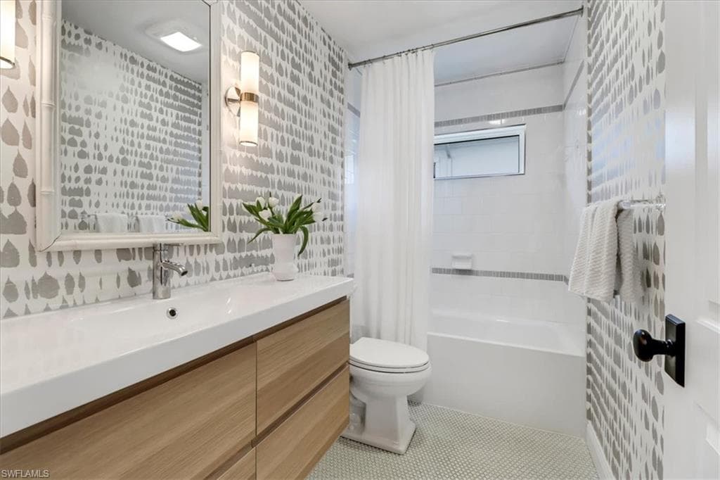 701 Harbour Dr, Naples, FL 34103-25