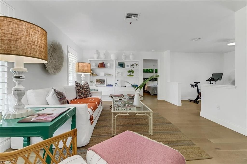 701 Harbour Dr, Naples, FL 34103-6