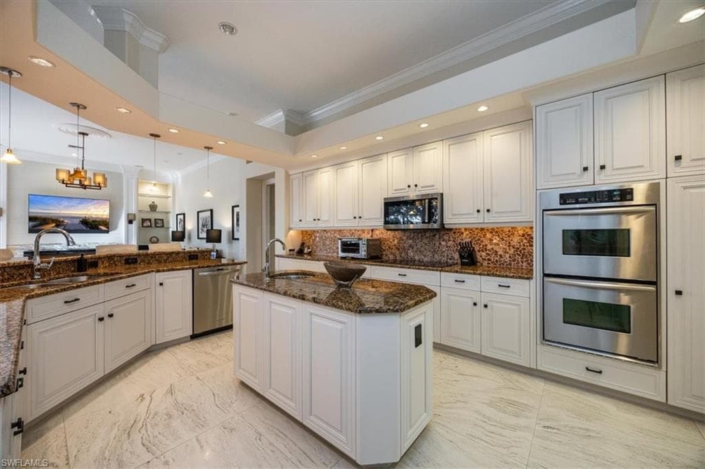 13700 Pondview Cir, Naples, FL 34119-14