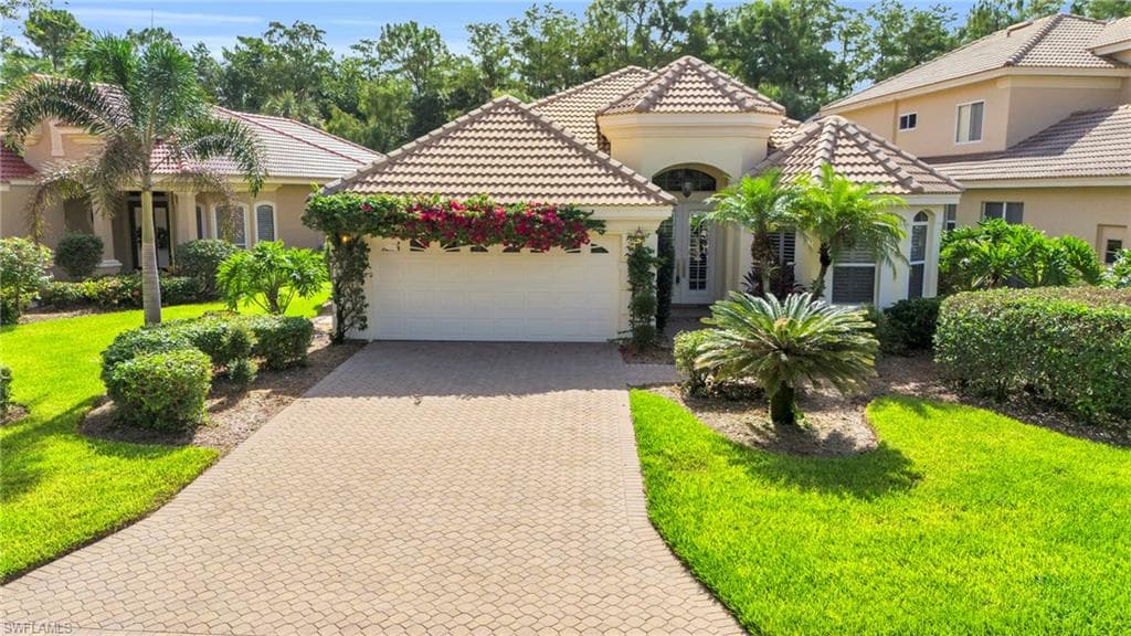 9226 Troon Lakes Dr, Naples, FL 34109-8