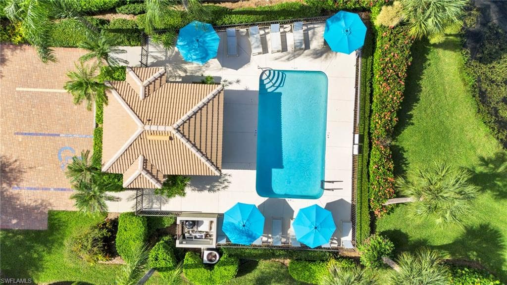 9226 Troon Lakes Dr, Naples, FL 34109-32