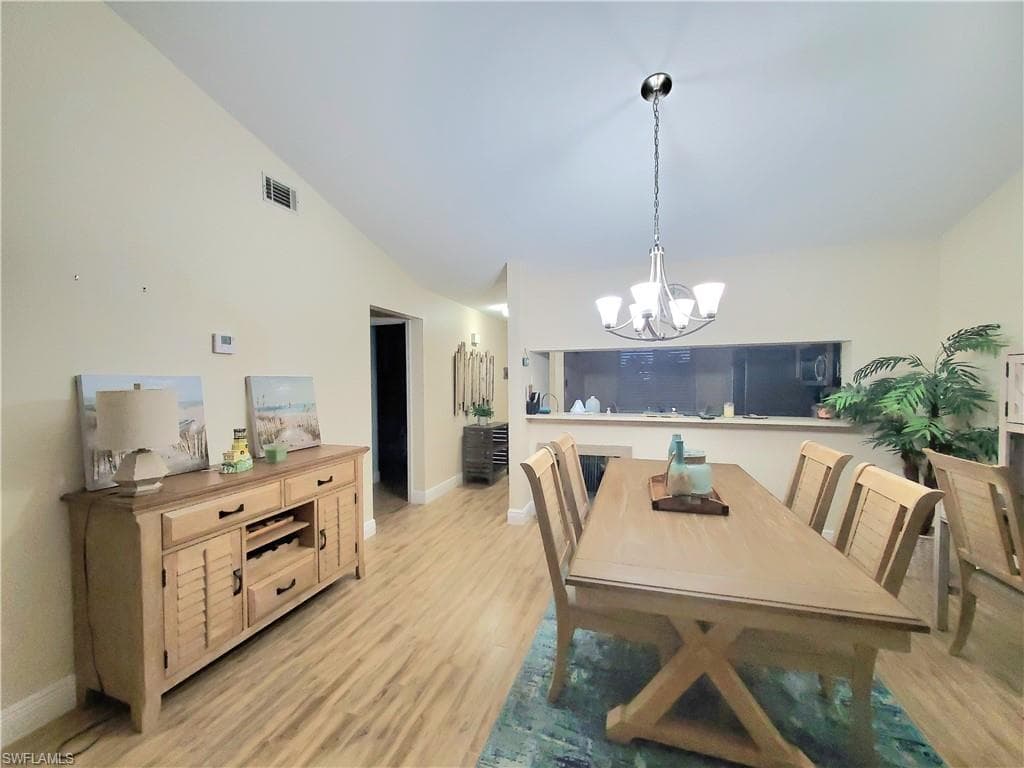 7105 Dennis Cir E-302, Naples, FL 34104-13