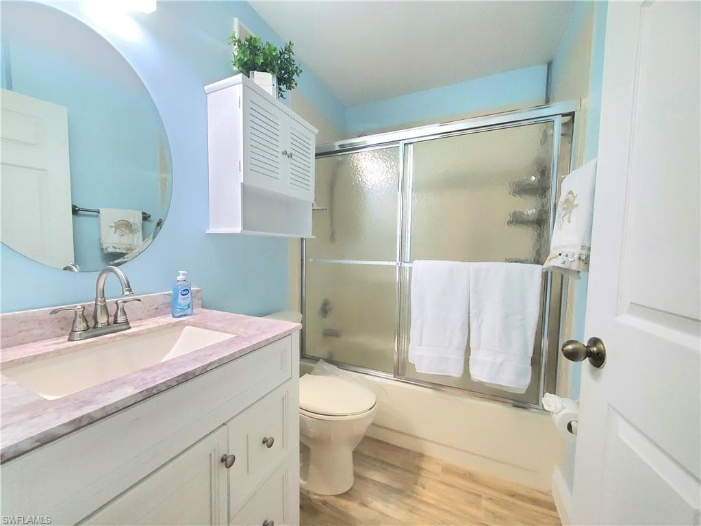 7105 Dennis Cir E-302, Naples, FL 34104-16