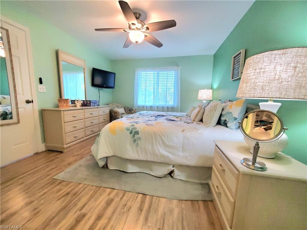 7105 Dennis Cir E-302, Naples, FL 34104-18