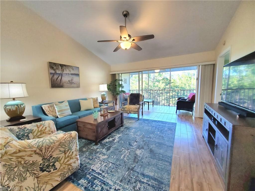 7105 Dennis Cir E-302, Naples, FL 34104-1