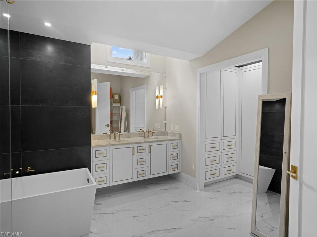 2140 Harlans Run, Naples, FL 34105-23