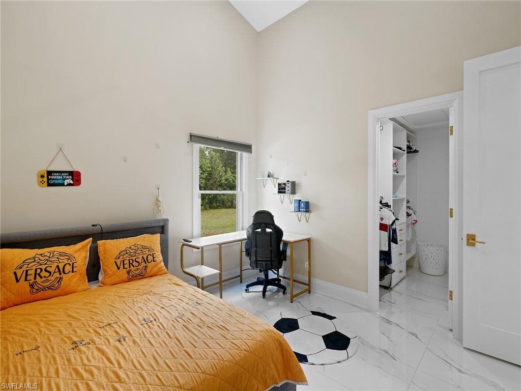 2140 Harlans Run, Naples, FL 34105-28