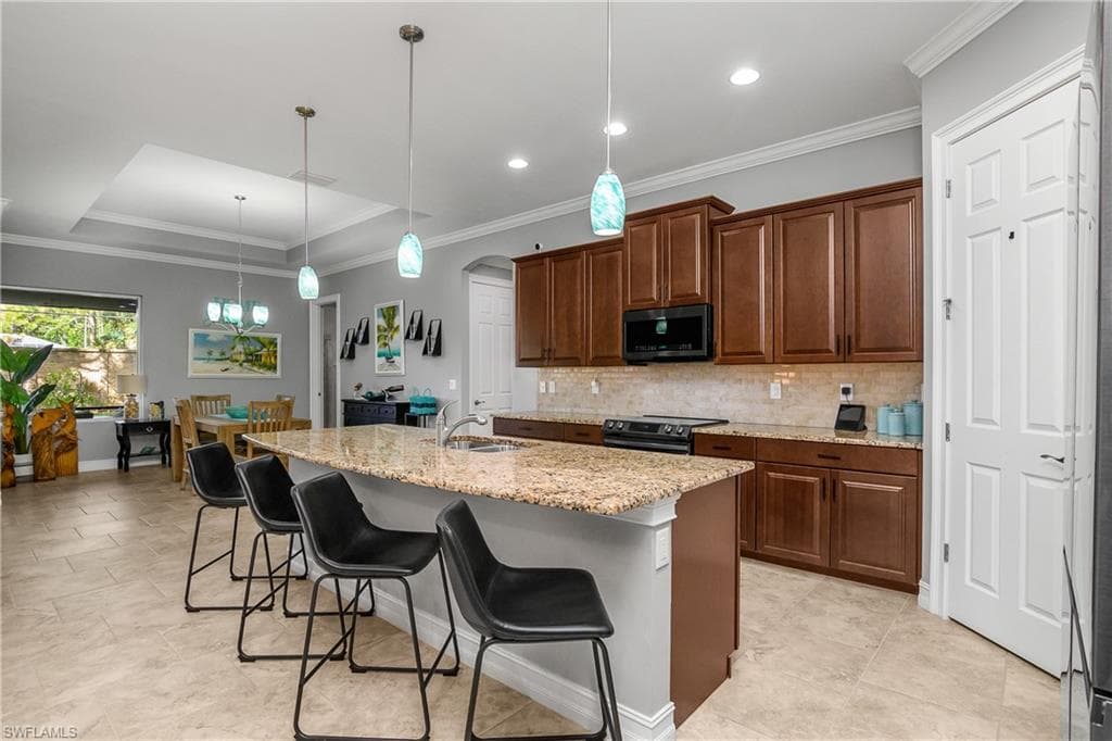 10167 Avonleigh Dr, Bonita Springs, FL 34135-10