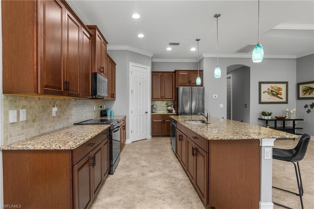 10167 Avonleigh Dr, Bonita Springs, FL 34135-14