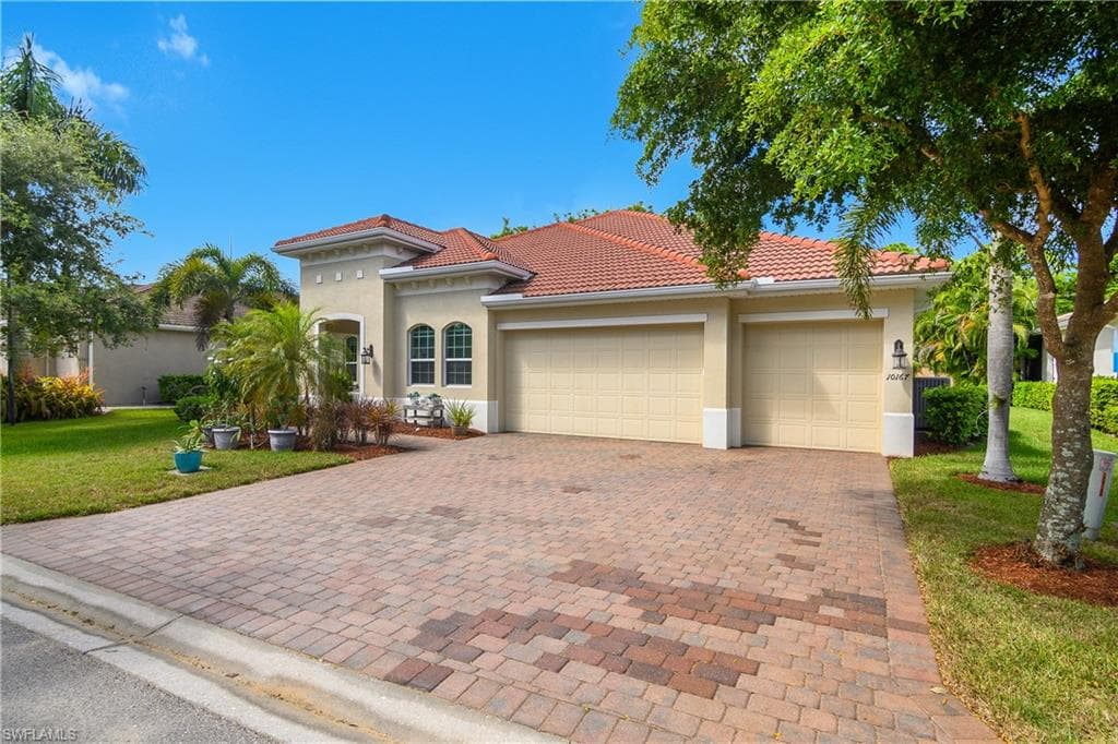 10167 Avonleigh Dr, Bonita Springs, FL 34135-1