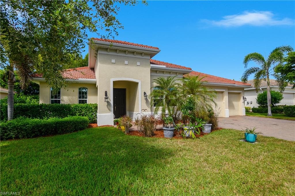 10167 Avonleigh Dr, Bonita Springs, FL 34135-2