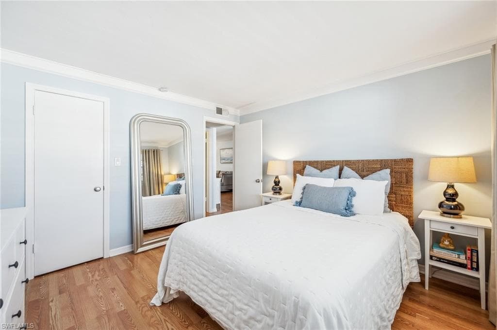 72 7th St S 305, Naples, FL 34102-10