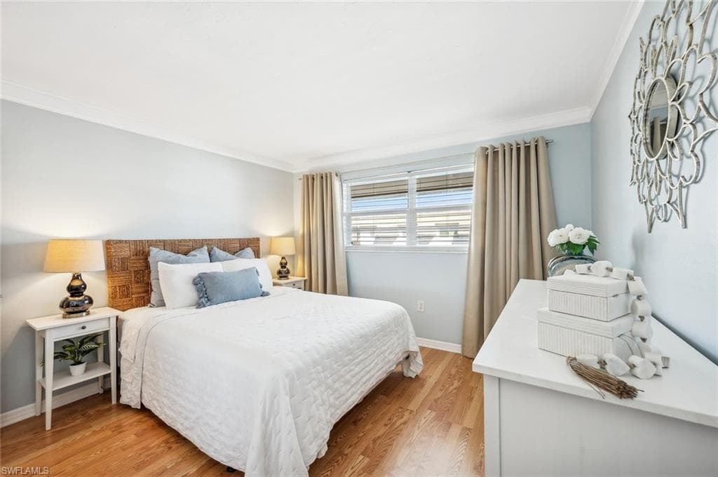 72 7th St S 305, Naples, FL 34102-12