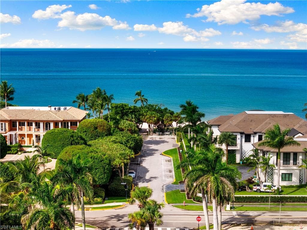 72 7th St S 305, Naples, FL 34102-20