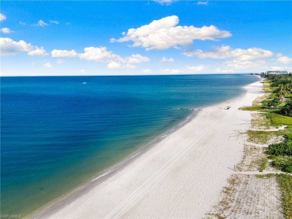 72 7th St S 305, Naples, FL 34102-22