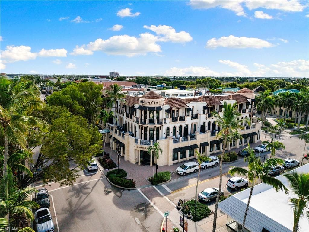 72 7th St S 305, Naples, FL 34102-24