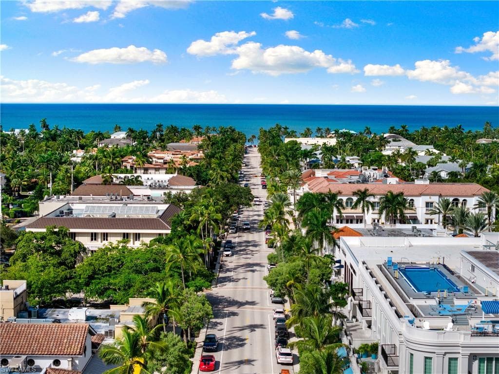 72 7th St S 305, Naples, FL 34102-25