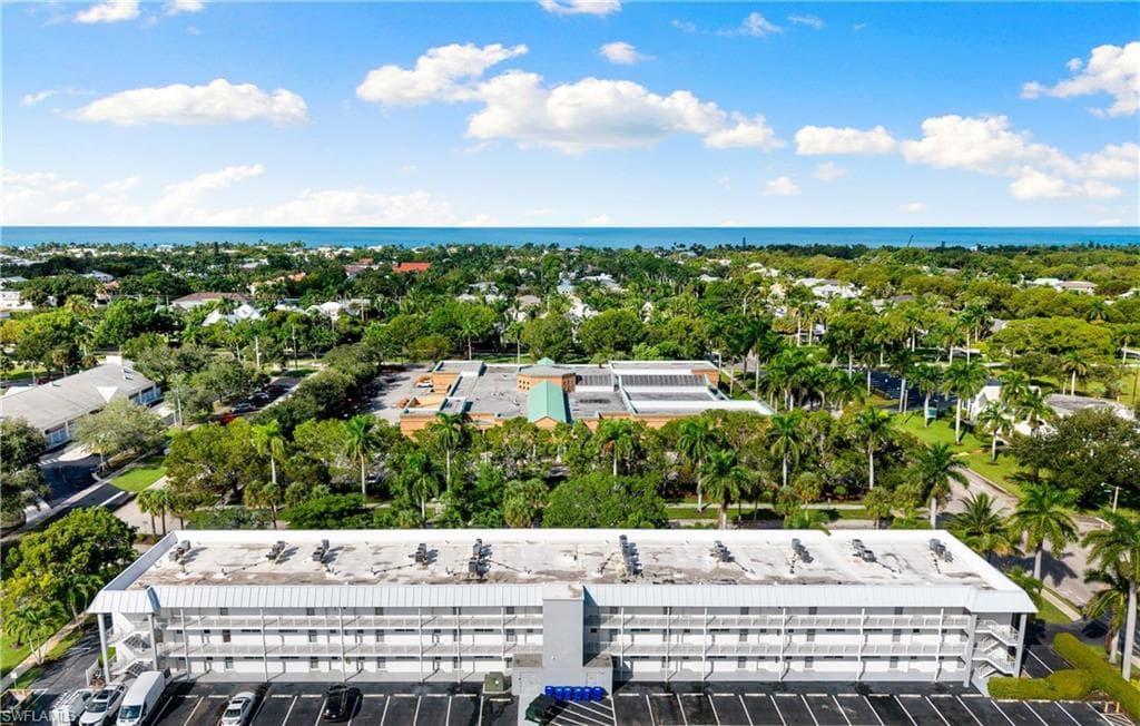 72 7th St S 305, Naples, FL 34102-1