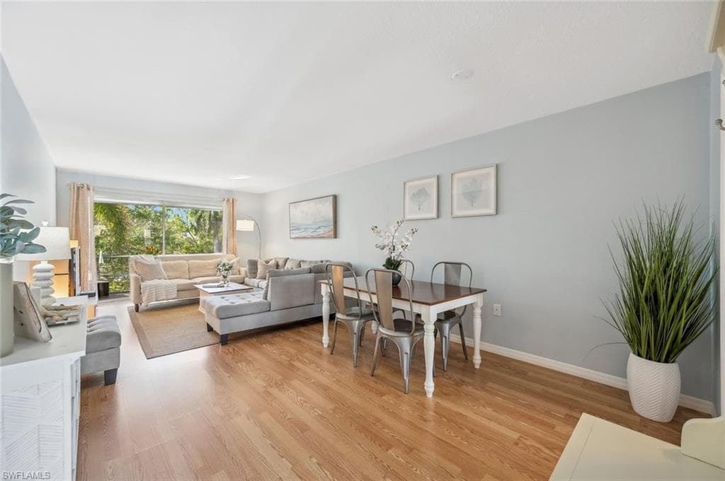 72 7th St S 305, Naples, FL 34102-2