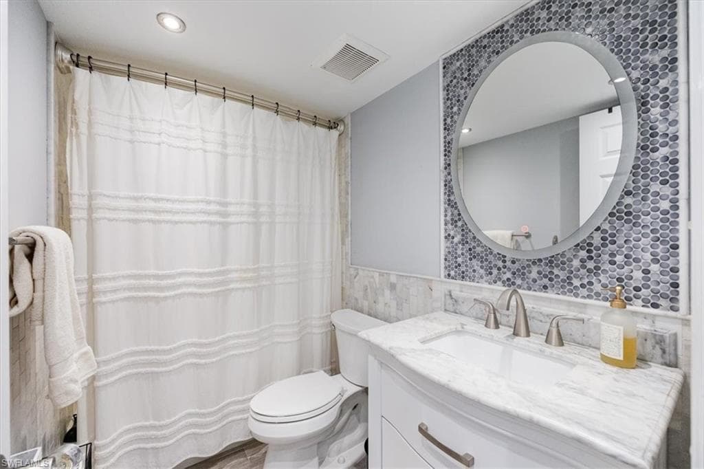 1085 Forest Lakes Dr 8105, Naples, FL 34105-8