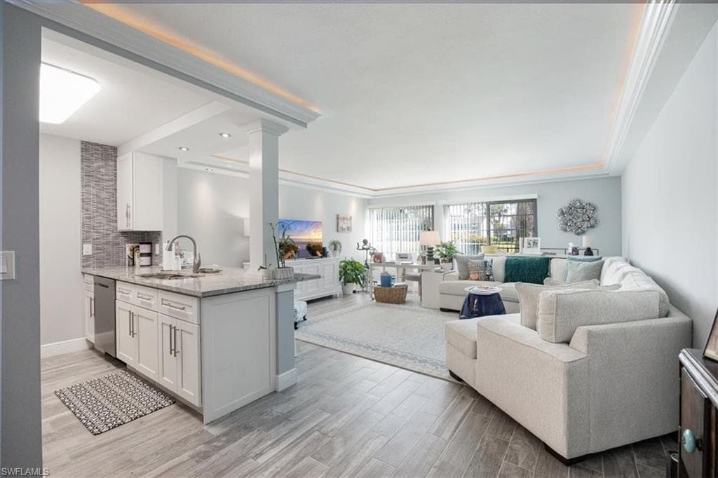 1085 Forest Lakes Dr 8105, Naples, FL 34105-1