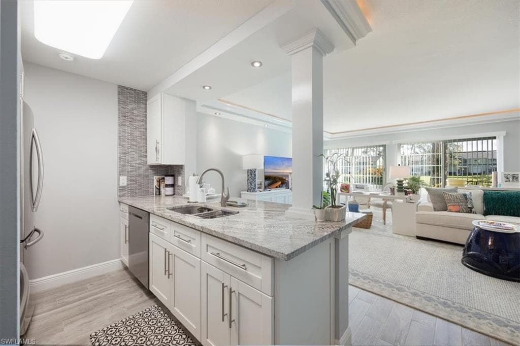 1085 Forest Lakes Dr 8105, Naples, FL 34105-4