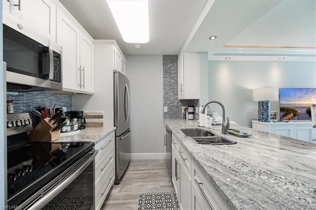 1085 Forest Lakes Dr 8105, Naples, FL 34105-5