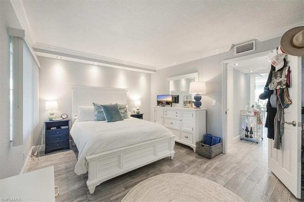 1085 Forest Lakes Dr 8105, Naples, FL 34105-6