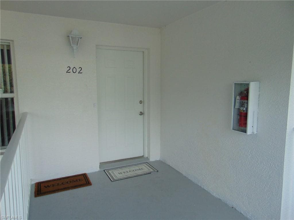1155 Sarah Jean Cir E202, Naples, FL 34110-3