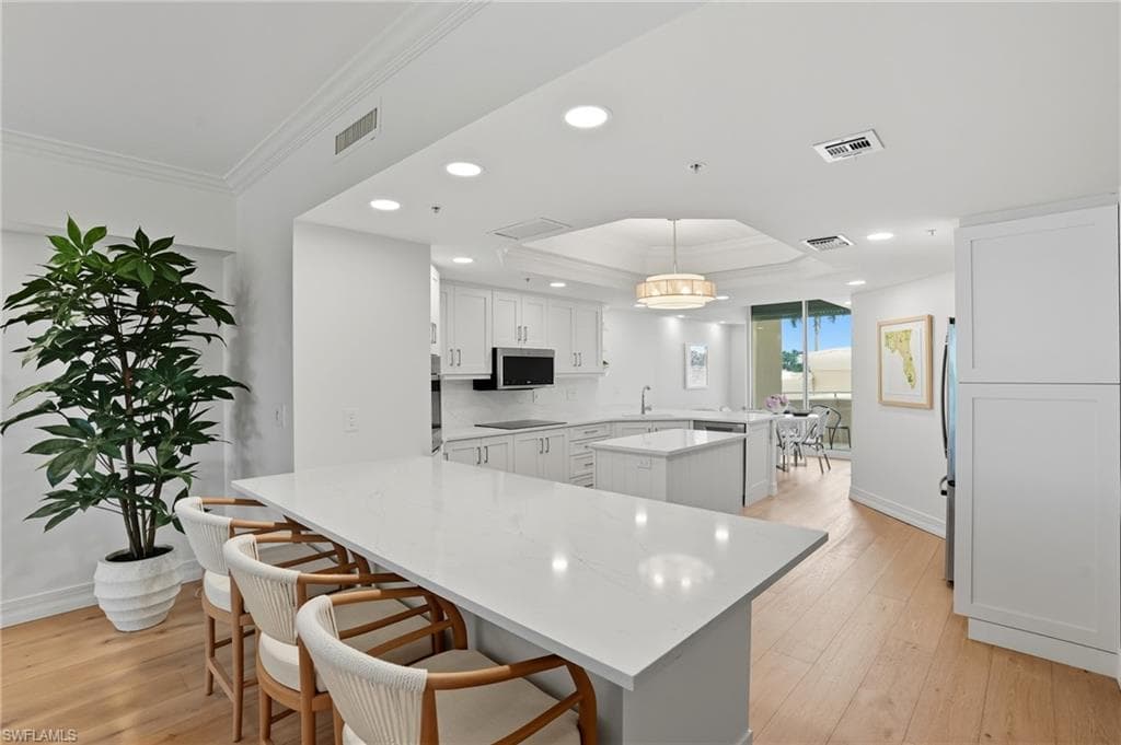 445 Dockside Dr B202, Naples, FL 34110-13