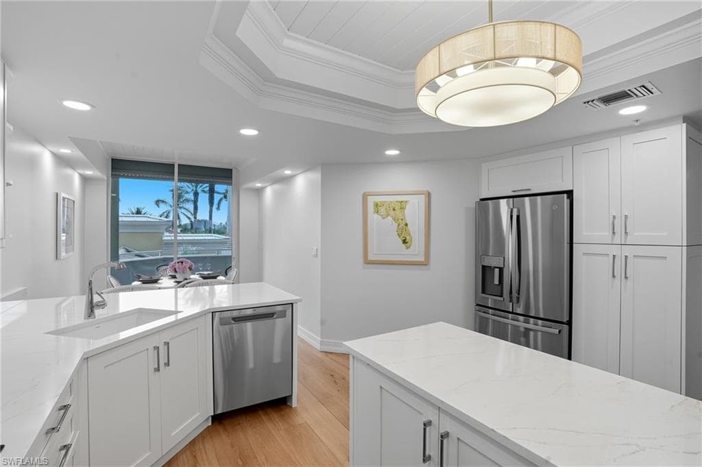 445 Dockside Dr B202, Naples, FL 34110-15