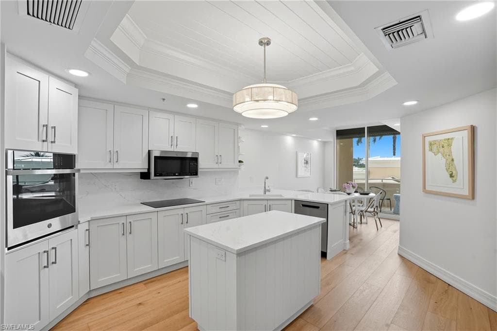 445 Dockside Dr B202, Naples, FL 34110-17