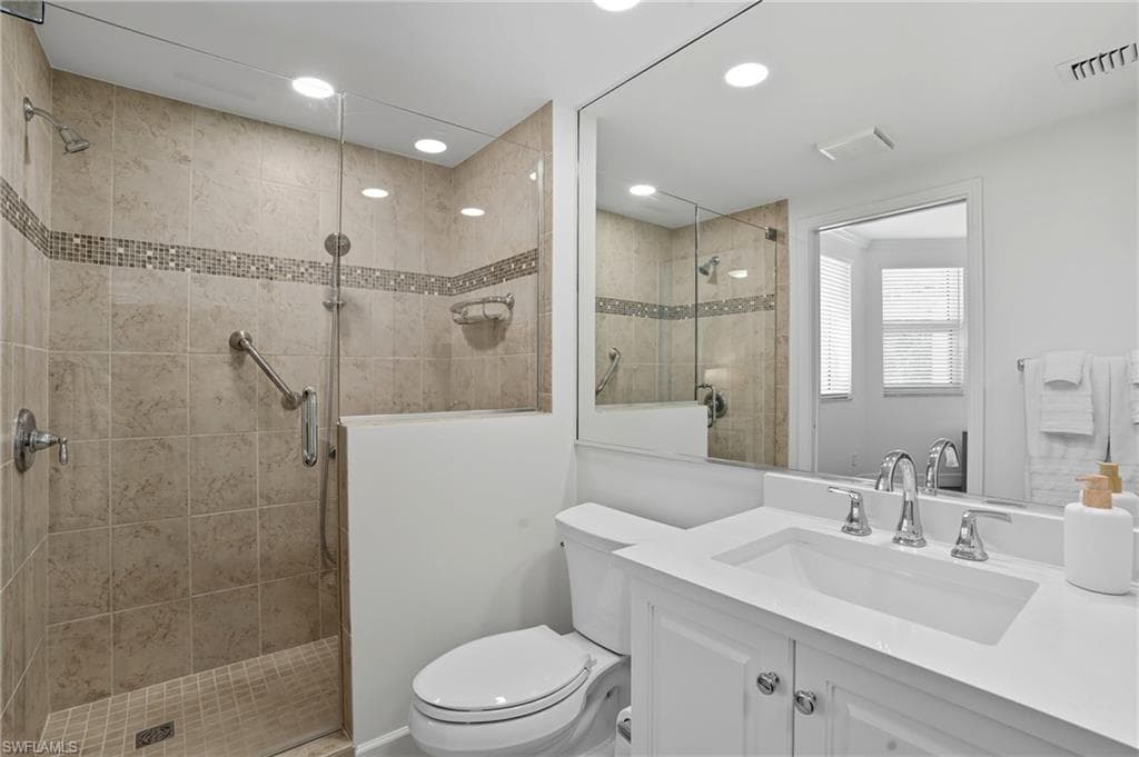 445 Dockside Dr B202, Naples, FL 34110-29