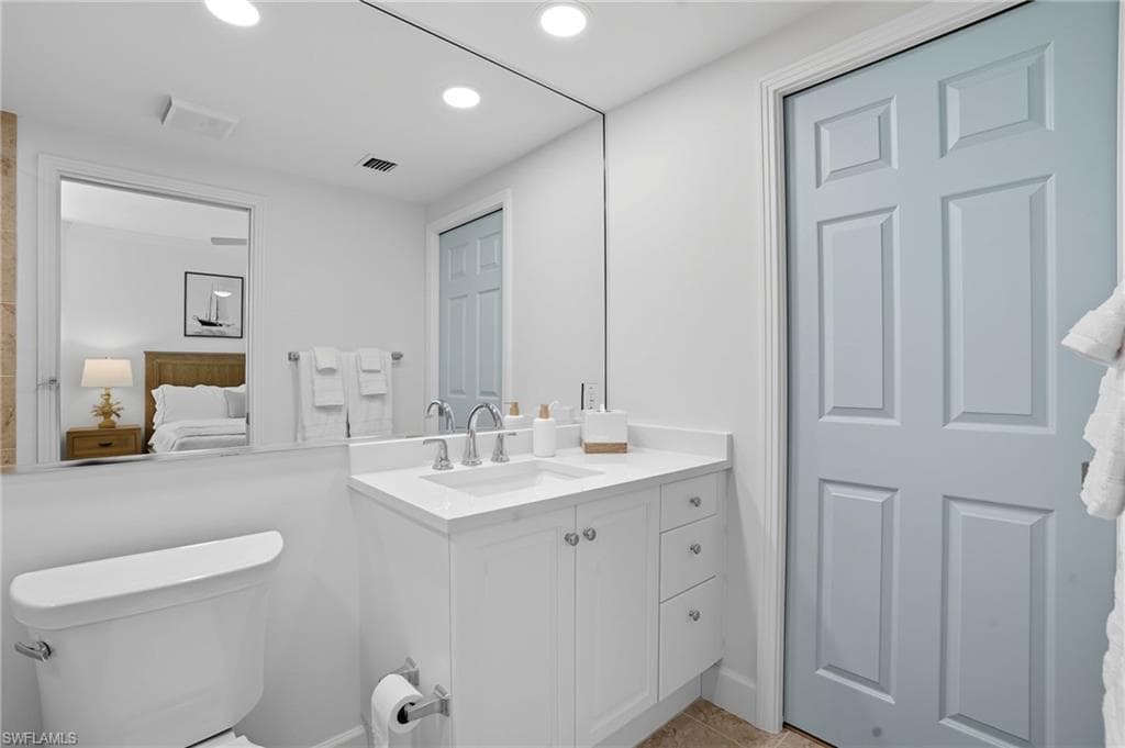 445 Dockside Dr B202, Naples, FL 34110-30
