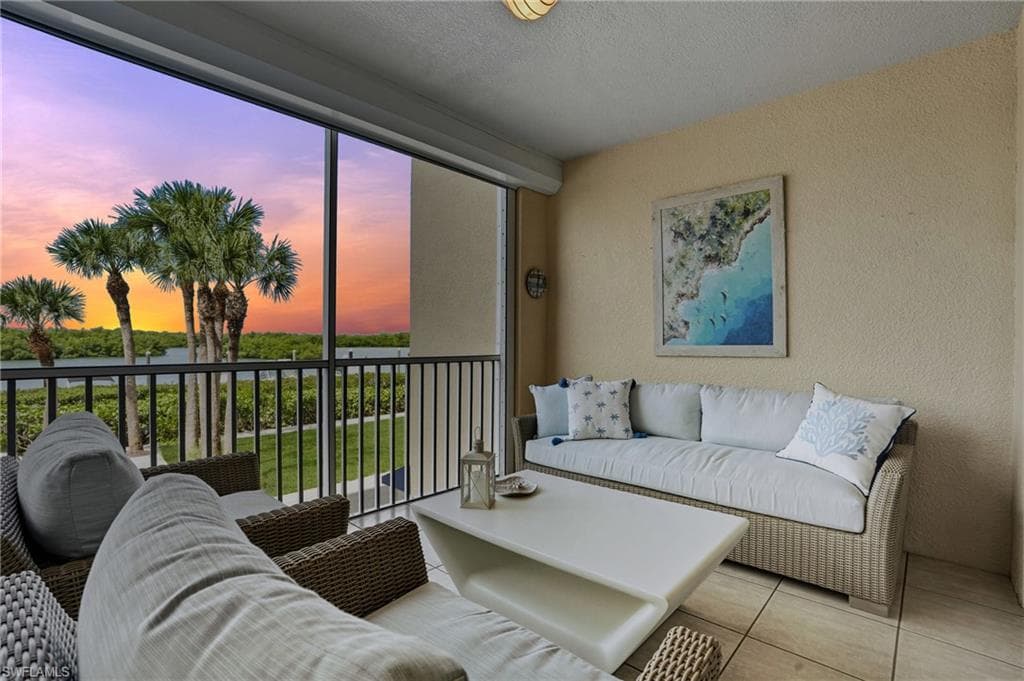 445 Dockside Dr B202, Naples, FL 34110-31