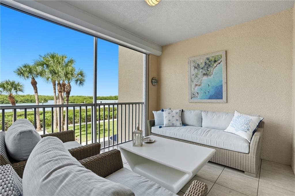 445 Dockside Dr B202, Naples, FL 34110-33