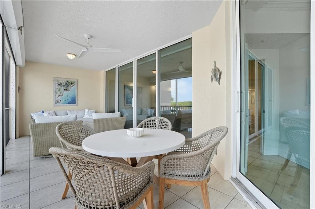 445 Dockside Dr B202, Naples, FL 34110-38